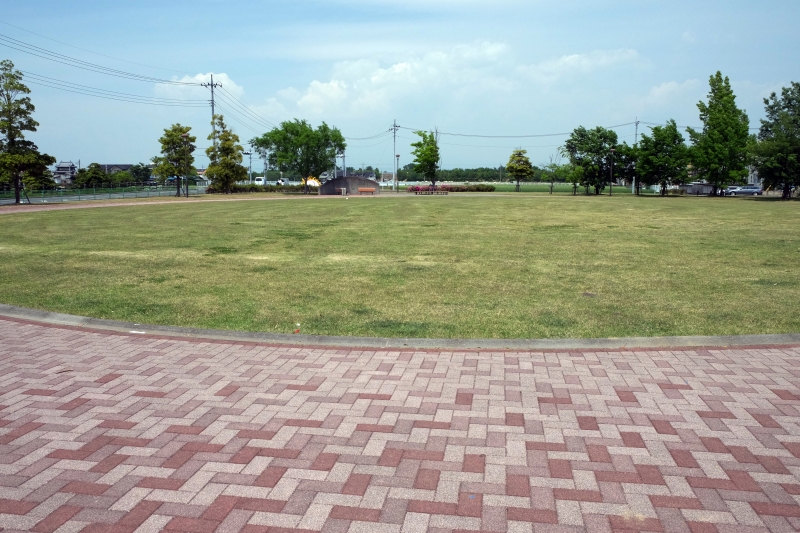 芝生広場は円形になってます