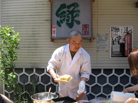 緑寿司のご主人が焼く玉子焼きも大人気でした