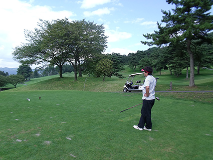 趣味のゴルフを楽しむ田端さん