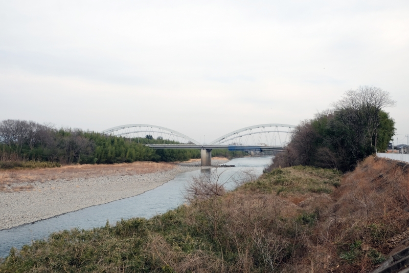 水門跡近くから見た福島橋
