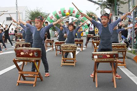 和太鼓演奏が祭りを盛り上げます