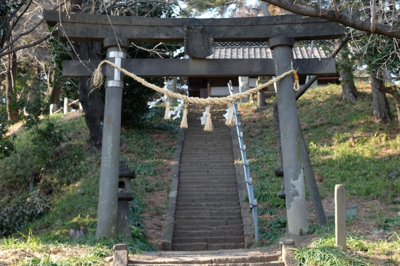 富士神社へとつながる鳥居
