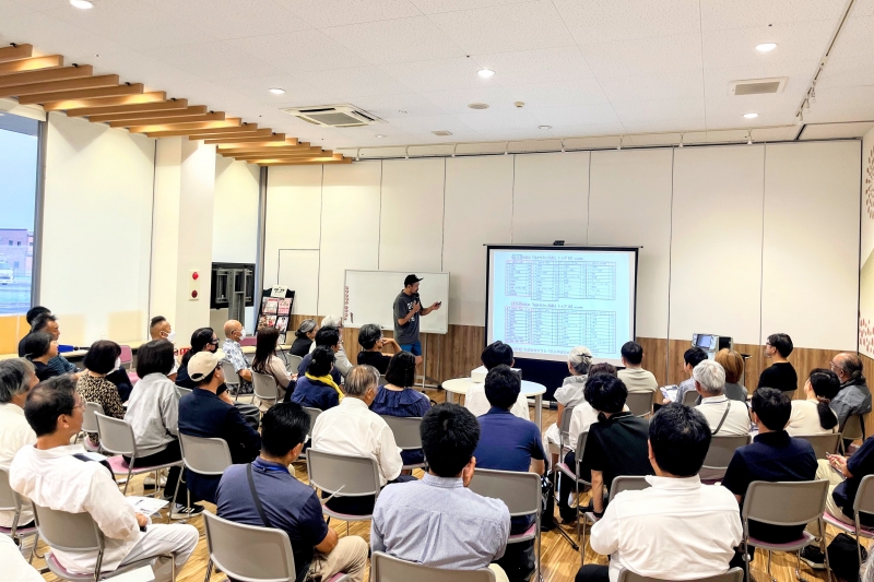 未来学校開催風景。楽しくも熱心に学んでいます