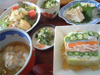 日替わりランチ（１０００円）：発芽玄米おかゆ・春野菜と豚肉のテリーヌ風