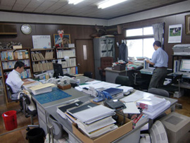 お父さまが経営する「桜井昭治税理士事務所」の一角にある本間さんの事務所