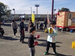 ボクシング体験　～ミット打ち教室～   in　鉄馬縁日