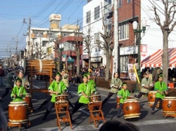 いせさき初市開催<br />新春イベントに街はおおにぎわい