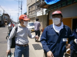 今回の竜巻被害により倒壊散乱した瓦礫をかたずけに！！