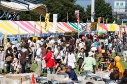 秋晴れ!「いせさきもんじゃまつりとB級グルメフェスタ」